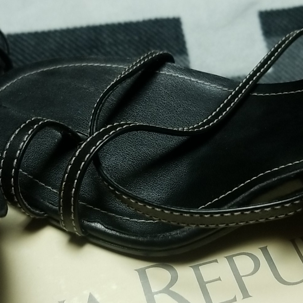 Black Leather sandals - Picture 3 of 7
